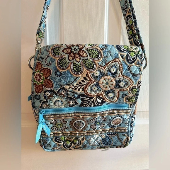Vera Bradley Handbags - EUC Vera Bradley Blue Hipster Crossbody Adjustable Bag